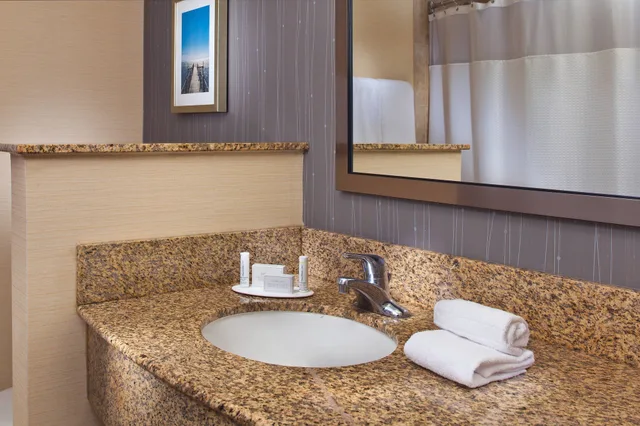 Room, King Bed, Sofa, Courtyard by Marriott Sandestin at Grand Boulevard 6/6