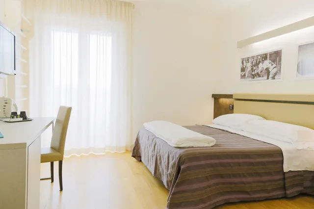 غرفة مفردة بسرير كوين، Hotel Sporting 3/5