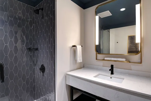 Suite, Multiple Beds, City View، Courtyard by Marriott Cincinnati Downtown 4/5