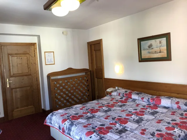غرفة قياسية ثلاثية بسرير كوين وسرير فردي، Majoni Hotel 3/10