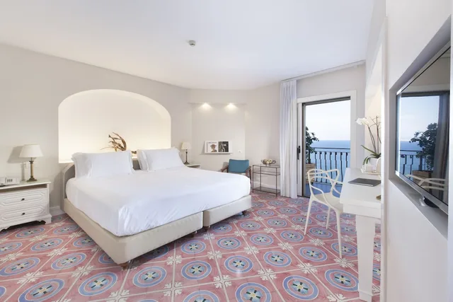غرفة كومفورت بسرير كينج بإطلالة على البحر بشرفة، Hotel Belair 9/10