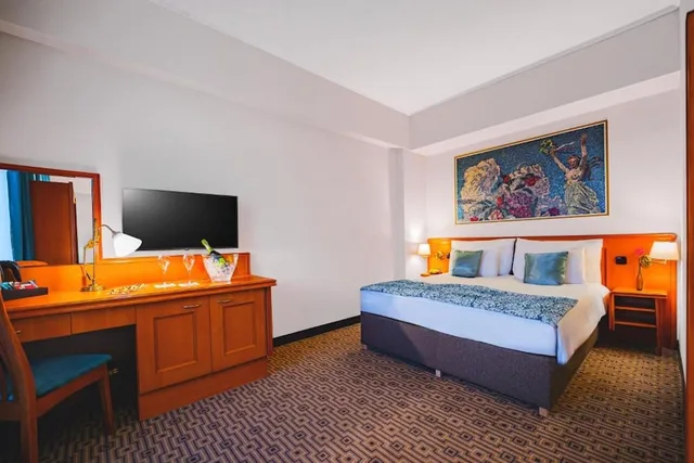 Tower, Suite, King Bed، Grand Hotel International 1/8