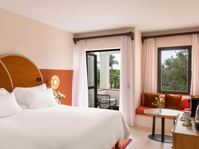 غرفة عائلية بسرير كينج، SO/Sotogrande Spa & Golf Resort Hotel 1/8