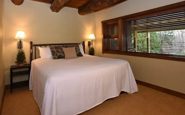 شاليه بسريرين كينج وسرير كوين بـ5 غرف نوم مع أريكة، Seven Springs Resort 7/8