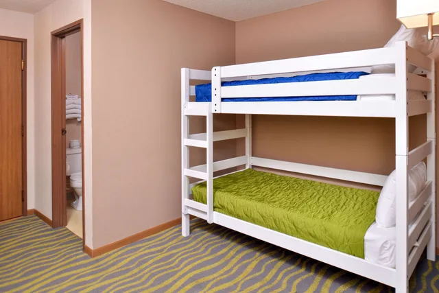 غرفة قياسية بسرير بطابقين وسريرين كوين، Atlantis Family Waterpark Hotel, an Ascend Collection Hotel 10/10