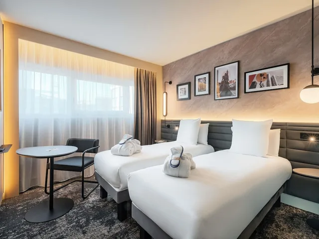 جناح متصل عائلي سوبيريور بسرير كينج وسريرين كوين، Novotel Paris La Defense Nanterre 6/10