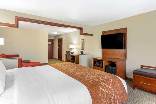 جناح، Comfort Suites Grand Rapids North 1/4