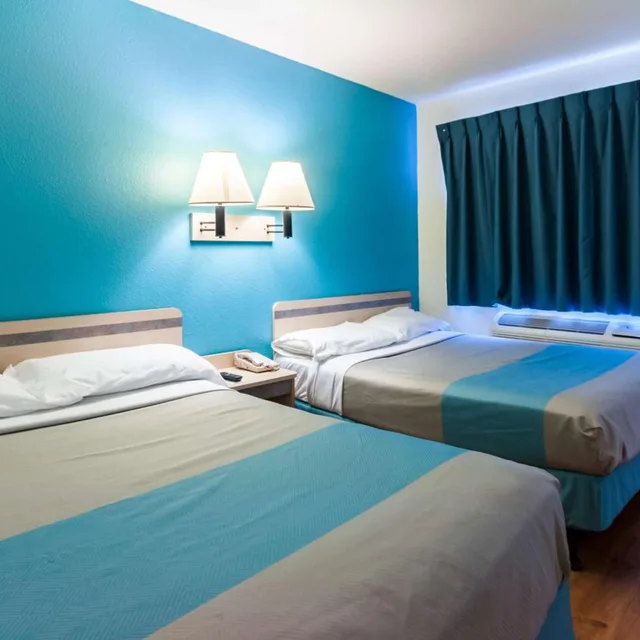 Deluxe, Quadruple, Motel6 Green River, UT 4/10