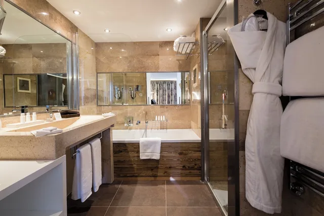 غرفة فاخرة بسرير كينج وسرير فردي، Hotel Koh-I Nor Val Thorens 7/7