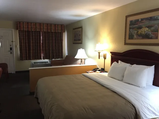 غرفة قياسية بسريرين كوين، Econo Lodge Inn and Suites Eagle Pass, TX 3/10