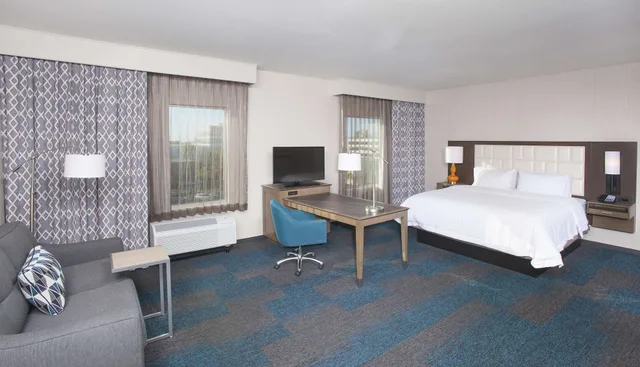 استوديو بسرير كينج مع أريكة لذوي الإعاقة، Hampton Inn Suites Lax el Segundo 4/10