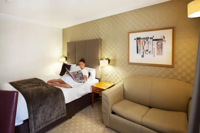 Executive, Double Bed, with Pool، Apollo Hotel Basingstoke 4/6