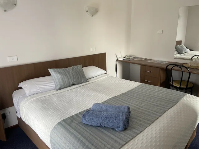 4 Bedrooms, House, 1 Double and 2 Queen Beds، DOLPHIN LODGE 2/8