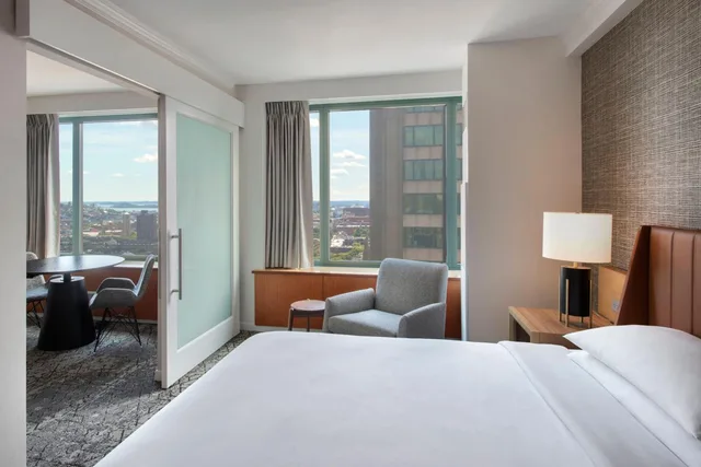 جناح جونيور بسريرين مزدوجين مع أريكة، SHERATON BOSTON HOTEL 1/10