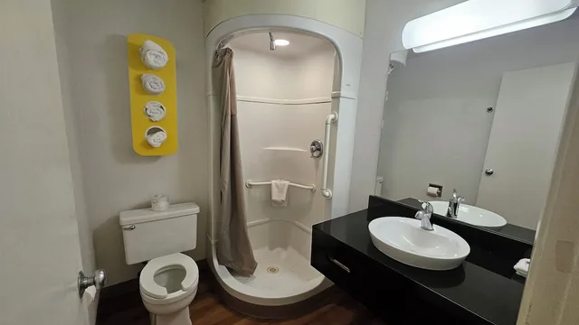 غرفة قياسية بسرير كينج لذوي الإعاقة، Motel6 Blythe, CA 8/10