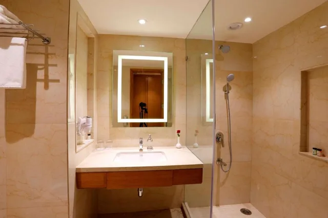 جناح تنفيذي بسرير كينج بمنطقة جلوس، Nataraj Sarovar Portico 4/4