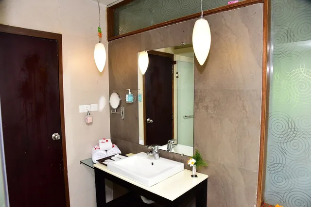 جناح ديلوكس بسرير مزدوج، Sinclairs Retreat Ooty 5/6