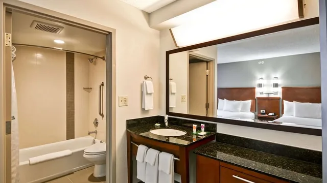 غرفة بسرير كينج مع أريكة لذوي الإعاقة، Hyatt Place Tucson Airport 2/3