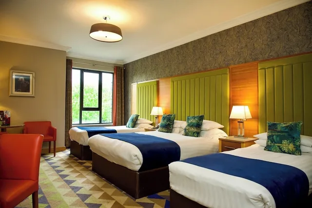 غرفة قياسية رباعية بسريرين منفصلين، Amber Springs Hotel Health Spa 2/4