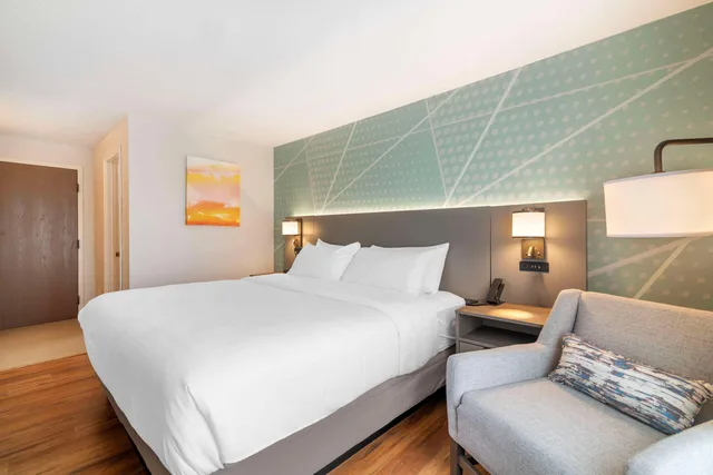 غرفة بسرير مزدوج، Comfort Inn South Portland Airport 2/4