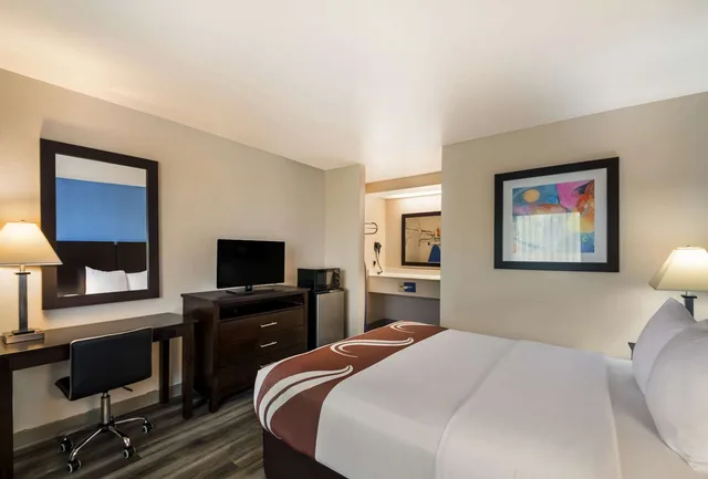 غرفة بسرير كوين، Quality Inn and Suites Round Rock Austin North 1/1