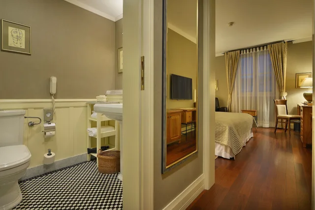 جناح عائلي بسرير مزدوج وسريرين منفصلين بغرفتي نوم بمطبخ، Marrol S Hotel 4/5