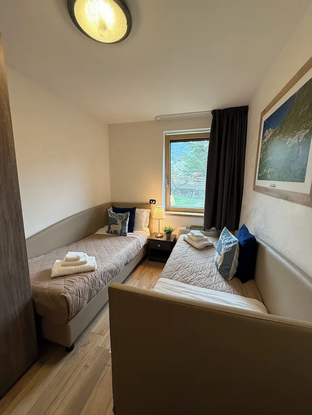 غرفة اقتصادية بسرير كوين وسرير فردي، Hotel Iris 2/5