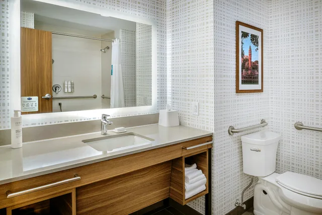 غرفة بسرير كينج لذوي الإعاقة، Hampton Inn by Hilton St Louis Airport 4/7