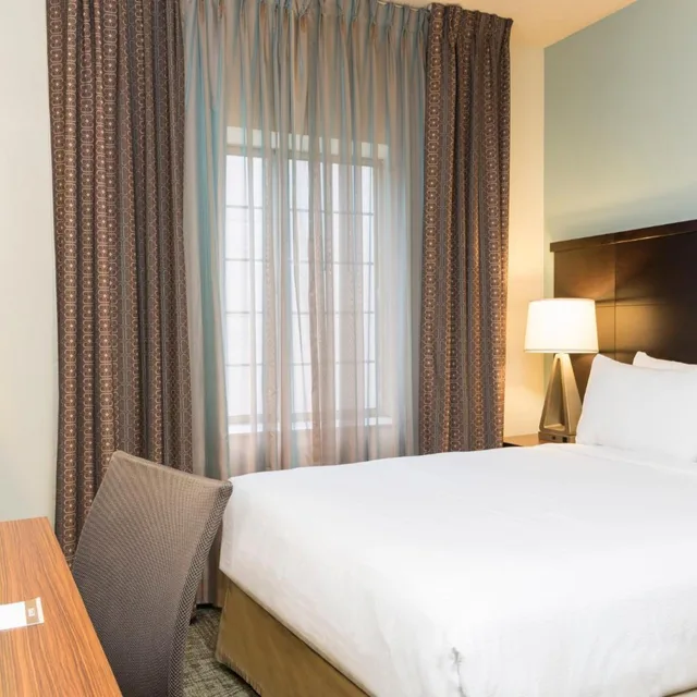 غرفة بسرير كينج بغرفة نوم واحدة لذوي الإعاقة، Staybridge Suites Chicago Oakbrook Terrace 3/9