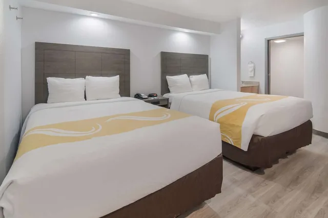 غرفة بسريرين مزدوجين، Quality Inn and Suites Richardson-Dallas 1/5