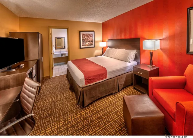 غرفة بسرير كينج لذوي الإعاقة، SureStay Hotel by Best Western Lovelock 1/2