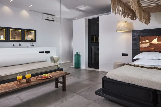 Superior, Double Bed, Sea View, Myconian Utopia Relais & Chateaux 2/5