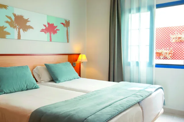 شقة عائلية بأربعة أسرّة بغرفتي نوم مع أريكة، Grupotel Cinco Plazas 1/2