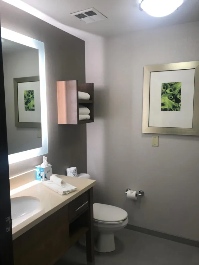 جناح بسرير كينج وسريرين كوين بغرفتي نوم مع أريكة، Staybridge Suites Columbia Hwy 63 I 70 8/8