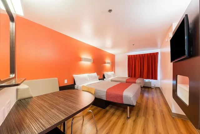 غرفة قياسية بسريرين مزدوجين، Motel6 Fort Worth, TX - North - Saginaw 1/10