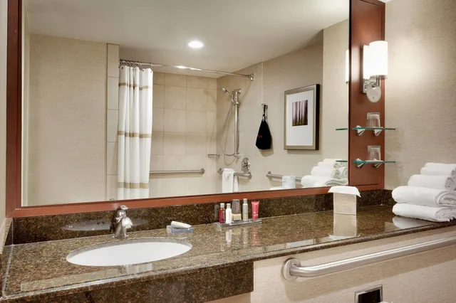 Room, King Bed, Mountain View, Smoking, Marriott University Park 7/9