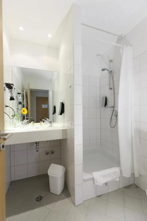 شقة أساسية بسرير مزدوج، Airporthotel Berlin Adlershof 4/6