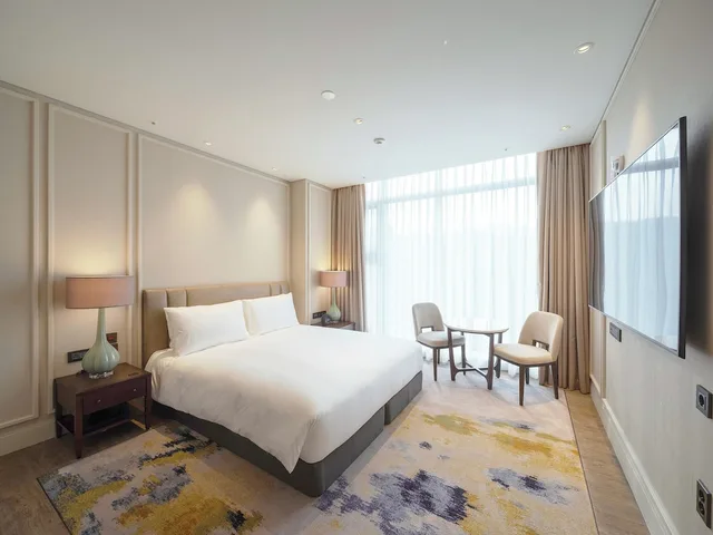 غرفة ديلوكس بسرير كينج، The Ambassador Seoul - A Pullman Hotel 4/9