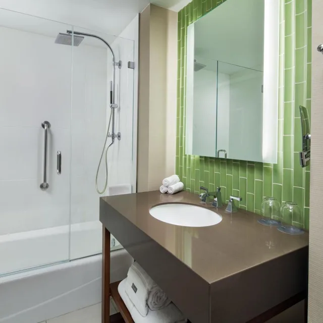 جناح جونيور بسرير كينج بإطلالة على المدينة بشرفة، Westin Gaslamp Quarter 3/4