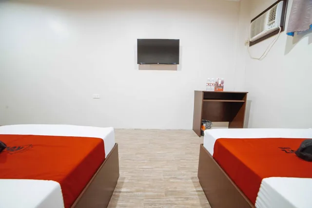 Room, Twin Beds, RedDoorz @ Traveler's Inn Bajada Davao 4/5