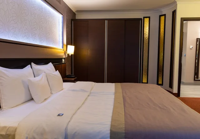 شقة بسرير كينج وسريرين منفصلين بغرفتي نوم في الطابق الأرضي، Aquaworld Resort Budapest Formerly Ramada Resort Aquaworld Budapest 2/2