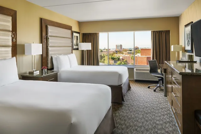 غرفة ديلوكس بسريرين مزدوجين، USC Hotel 2/5