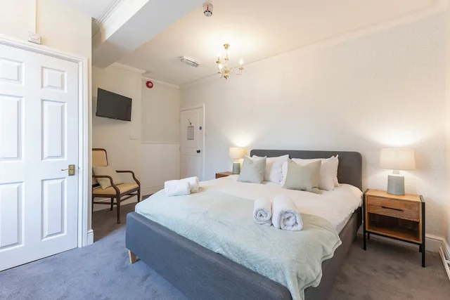 غرفة قياسية مزدوجة، OYO Blenheim House 2/4