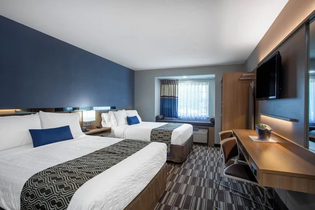 غرفة بسرير كوين، Microtel Inn And Suites Burlington 1/5