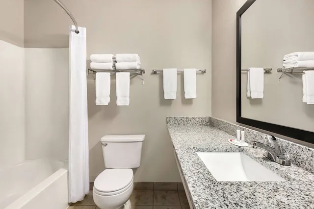 Room, Queen Bed, Accessible, Baymont By Wyndham Whitefish 3/4