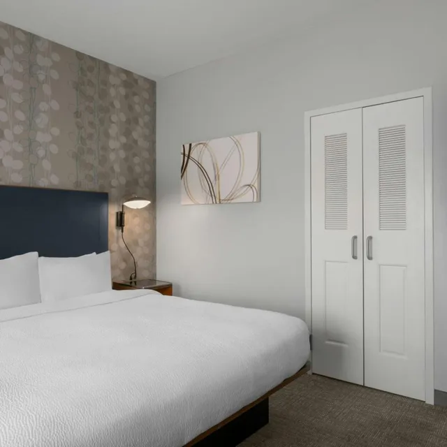 Room, King Bed, Sofa, Bathtub, Accessible, Courtyard by Marriott Charlotte Airport North 1/8