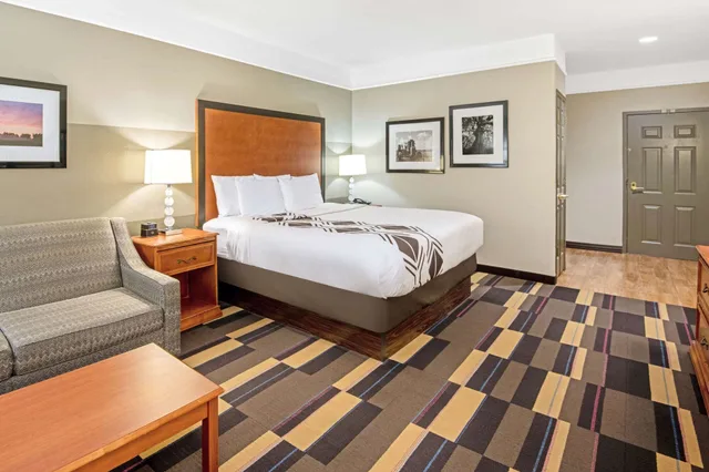 جناح استوديو ديلوكس بسرير كينج لذوي الإعاقة، La Quinta Inn & Suites by Wyndham Oklahoma City - Moore 1/9