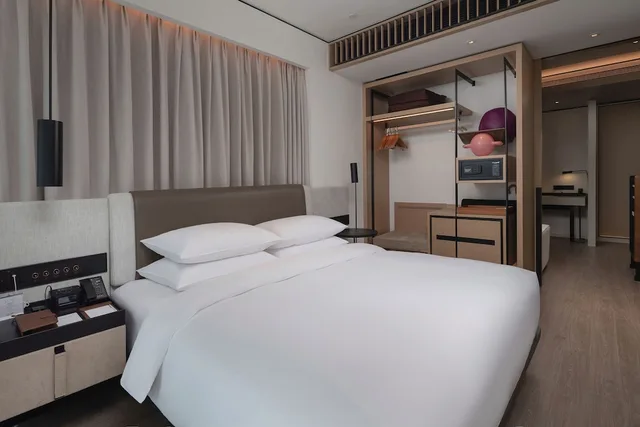 غرفة تنفيذية بسرير كينج وسرير كوين بإطلالة، THE MUMIAN HOTEL Shenzhen Luohu 1/7