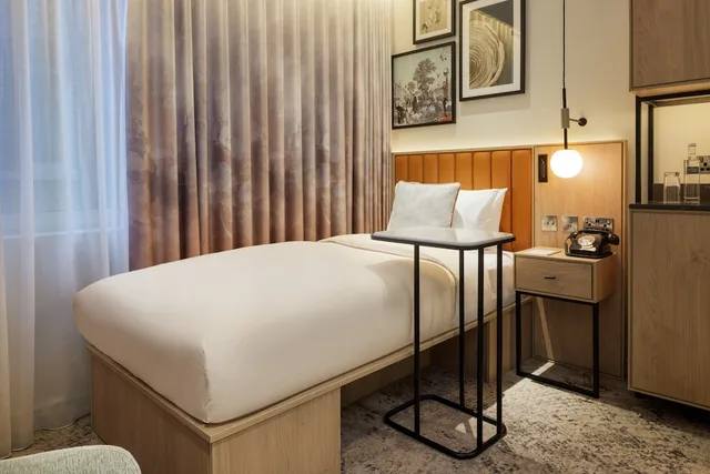Solo, Club, Single Bed، The Memoir Club 3/6