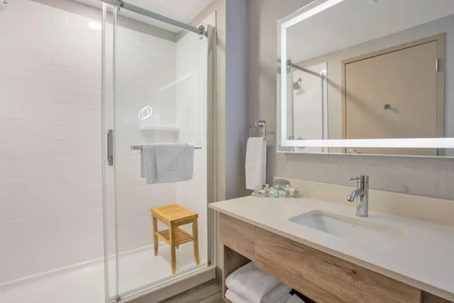 جناح، Best Western Premier Executive Residency Medicine Hat 6/10